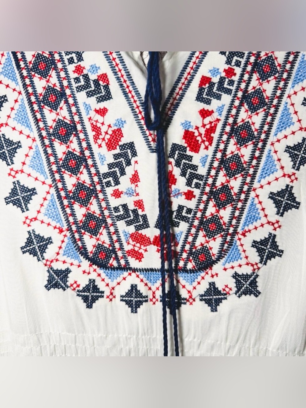Poncho light and breezy. Embroidered white, navy, red. Boho chic. Fits up to L - Picture 7 of 8